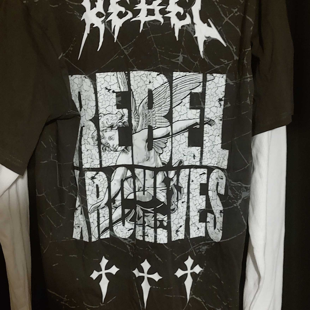 rebels Black Graphic Short-Sleeve Tee with White Layered Sleeves